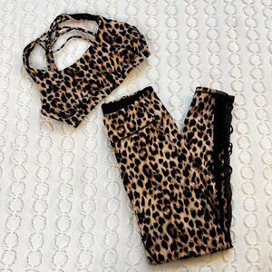 Victoria's Secret Leopard Print Leggings & Bra Bundle Women's Medium Active Sexy